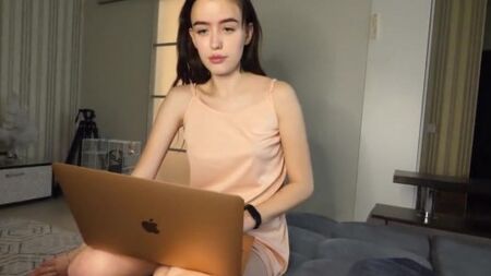 Айқыш тігіспен тігілген әйел суреті Шұлықтағы аяқтар фетиш фотосы