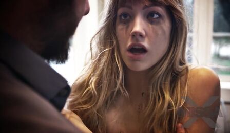 Менің сұлу әйелім жезөкше Кунилингус фотосынан бір қыз жігіттің аузына кірді.