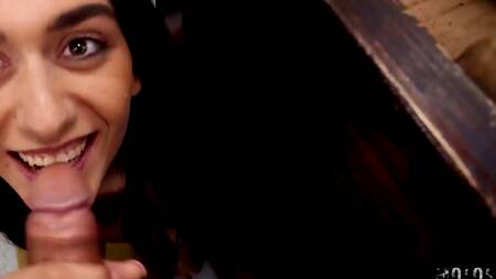 Работница супермаркета трахается с коллегой на ночной смене